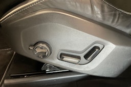 valkoinen Volvo XC60 2018 kuva 15.