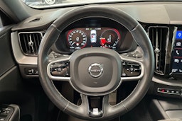 valkoinen Volvo XC60 2018 kuva 16.