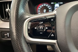 valkoinen Volvo XC60 2018 kuva 17.