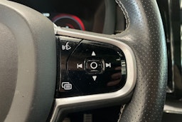 valkoinen Volvo XC60 2018 kuva 18.