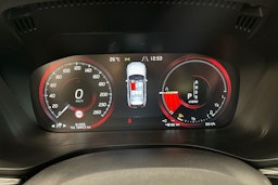 valkoinen Volvo XC60 2018 kuva 19.