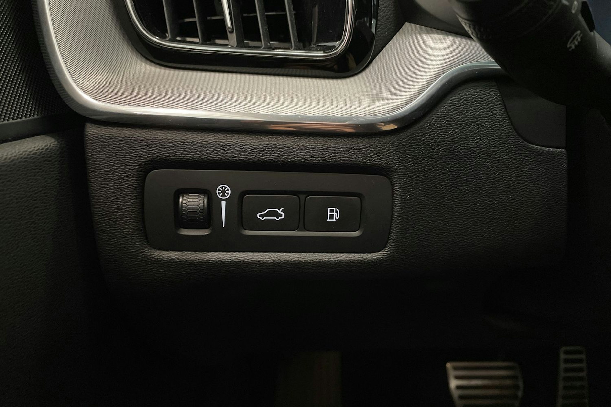 valkoinen Volvo XC60 2018 kuva 20.