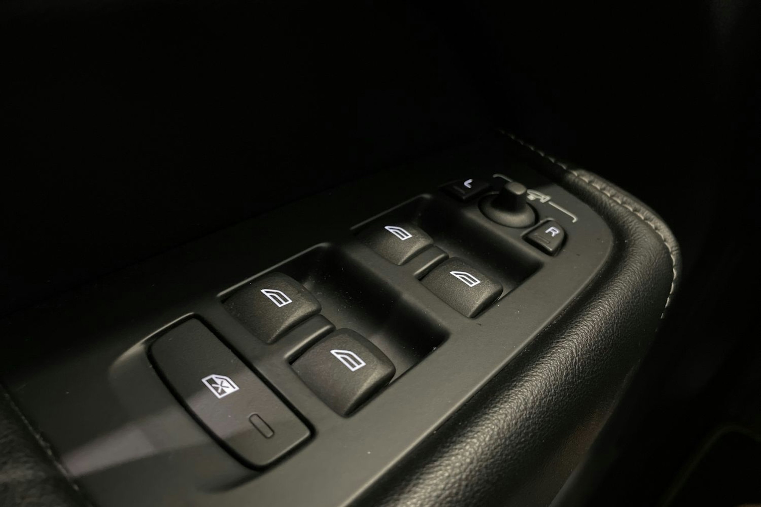 valkoinen Volvo XC60 2018 kuva 21.