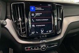 valkoinen Volvo XC60 2018 kuva 24.