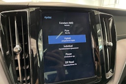 valkoinen Volvo XC60 2018 kuva 26.