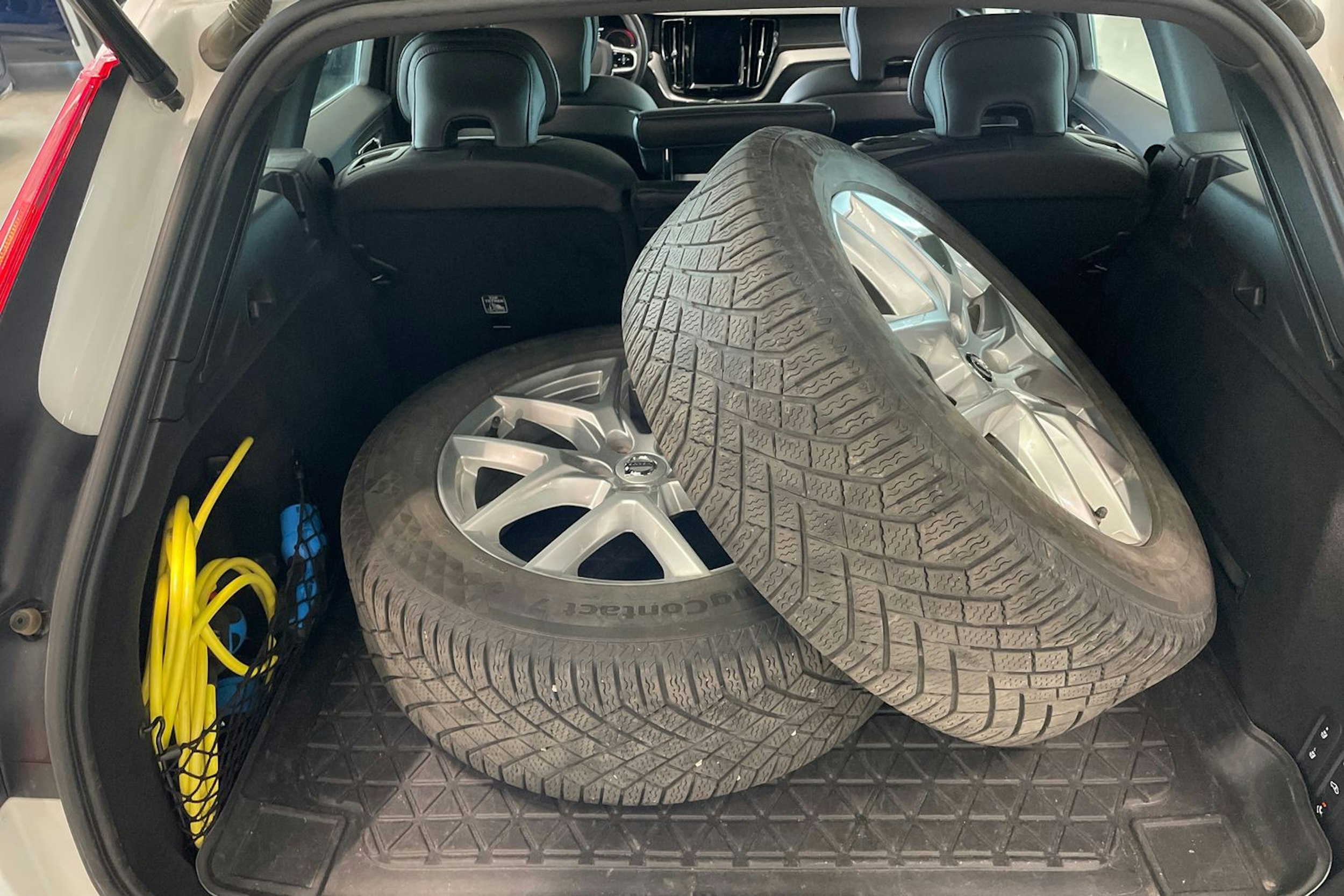 valkoinen Volvo XC60 2018 kuva 27.