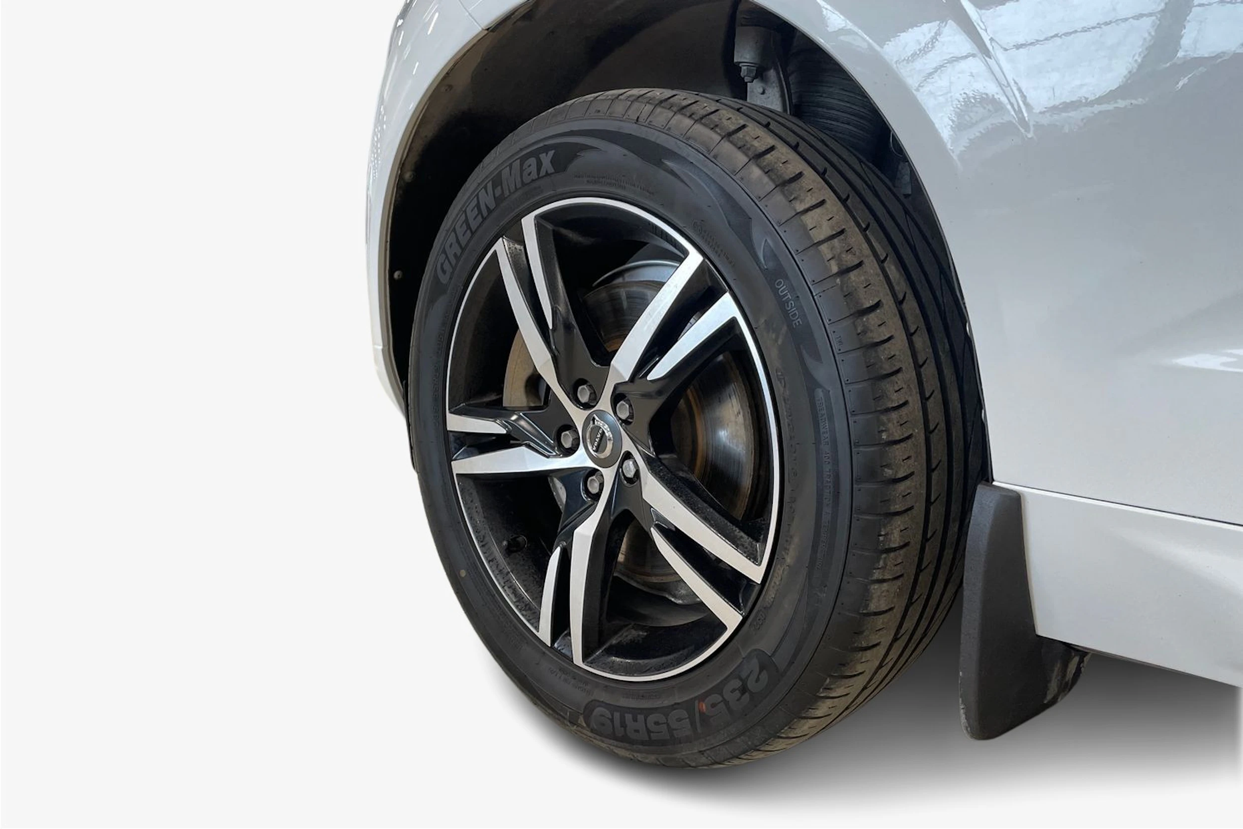 valkoinen Volvo XC60 2018 kuva 9.