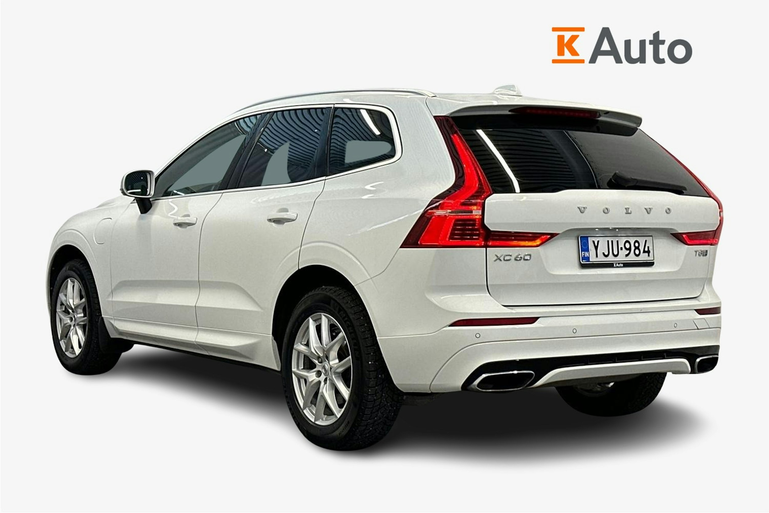 Valkoinen Volvo XC60 2018 kuva 2.