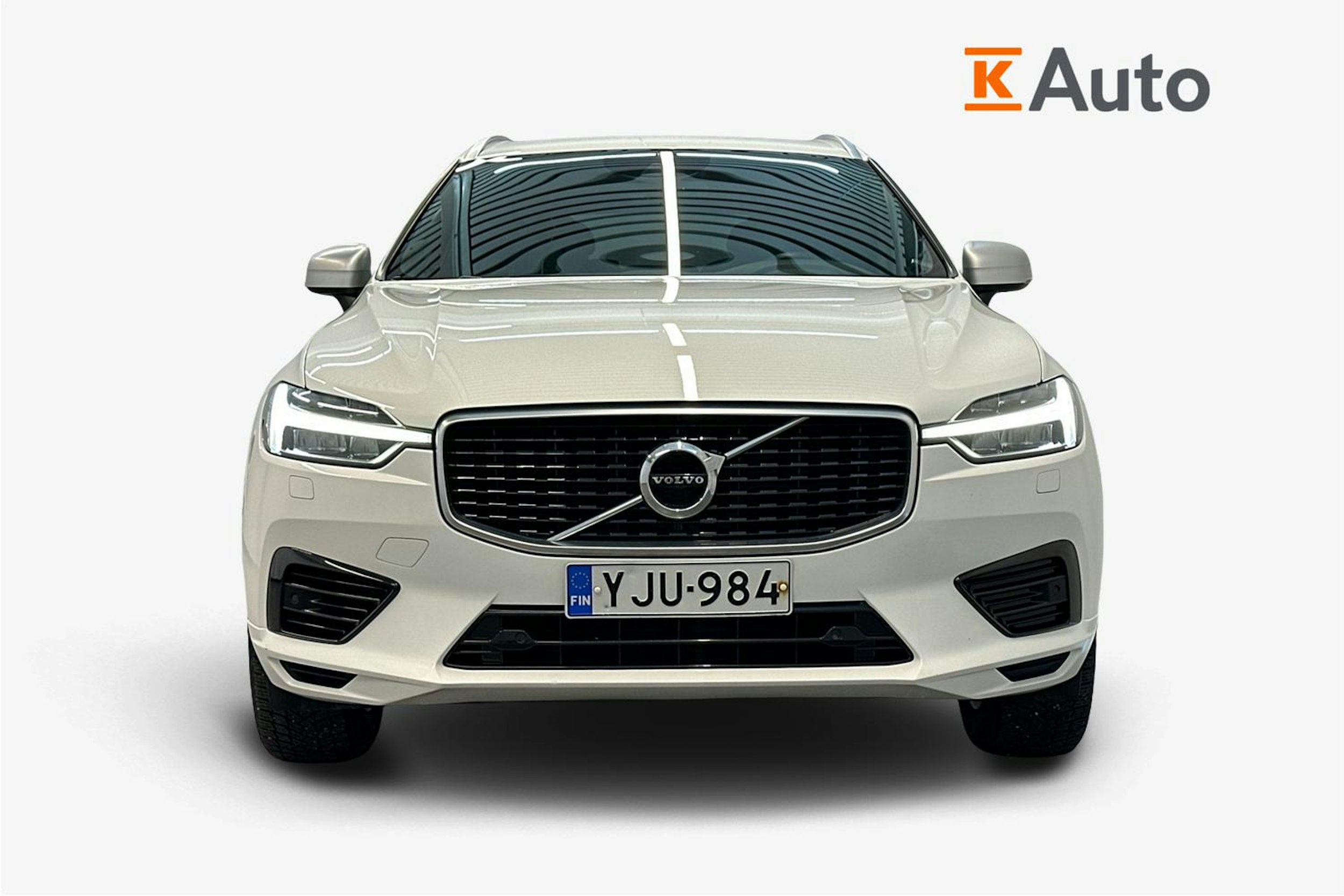 Valkoinen Volvo XC60 2018 kuva 4.