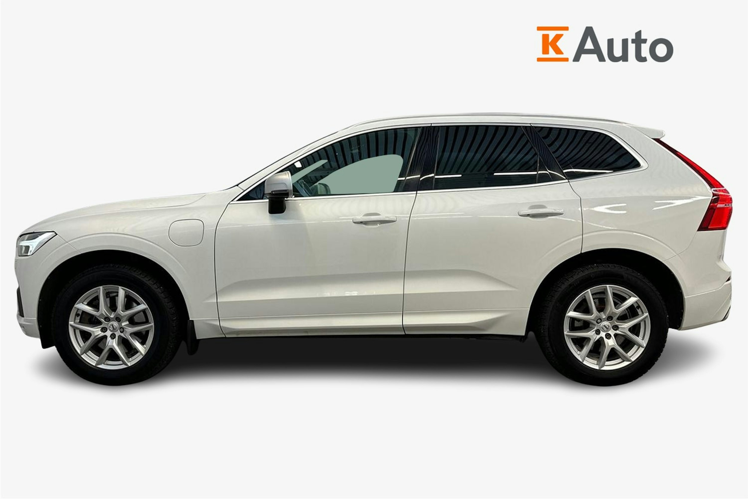 Valkoinen Volvo XC60 2018 kuva 5.