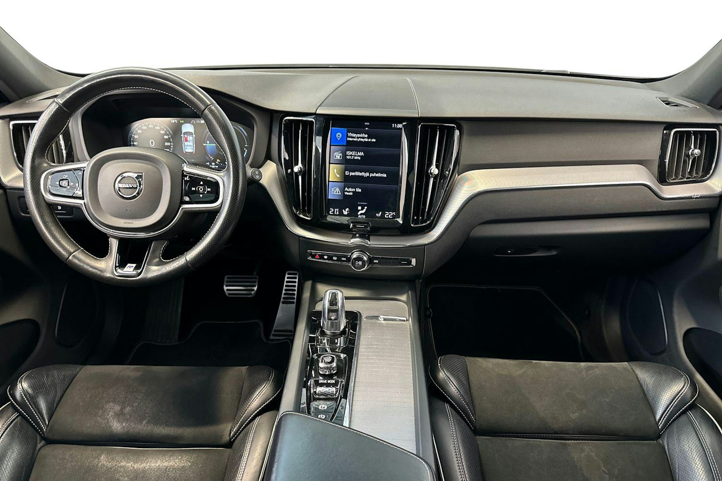 Valkoinen Volvo XC60 2018 kuva 8.