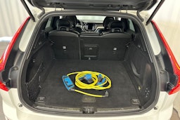 Valkoinen Volvo XC60 2018 kuva 11.