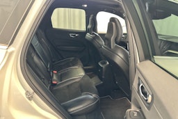 Valkoinen Volvo XC60 2018 kuva 12.