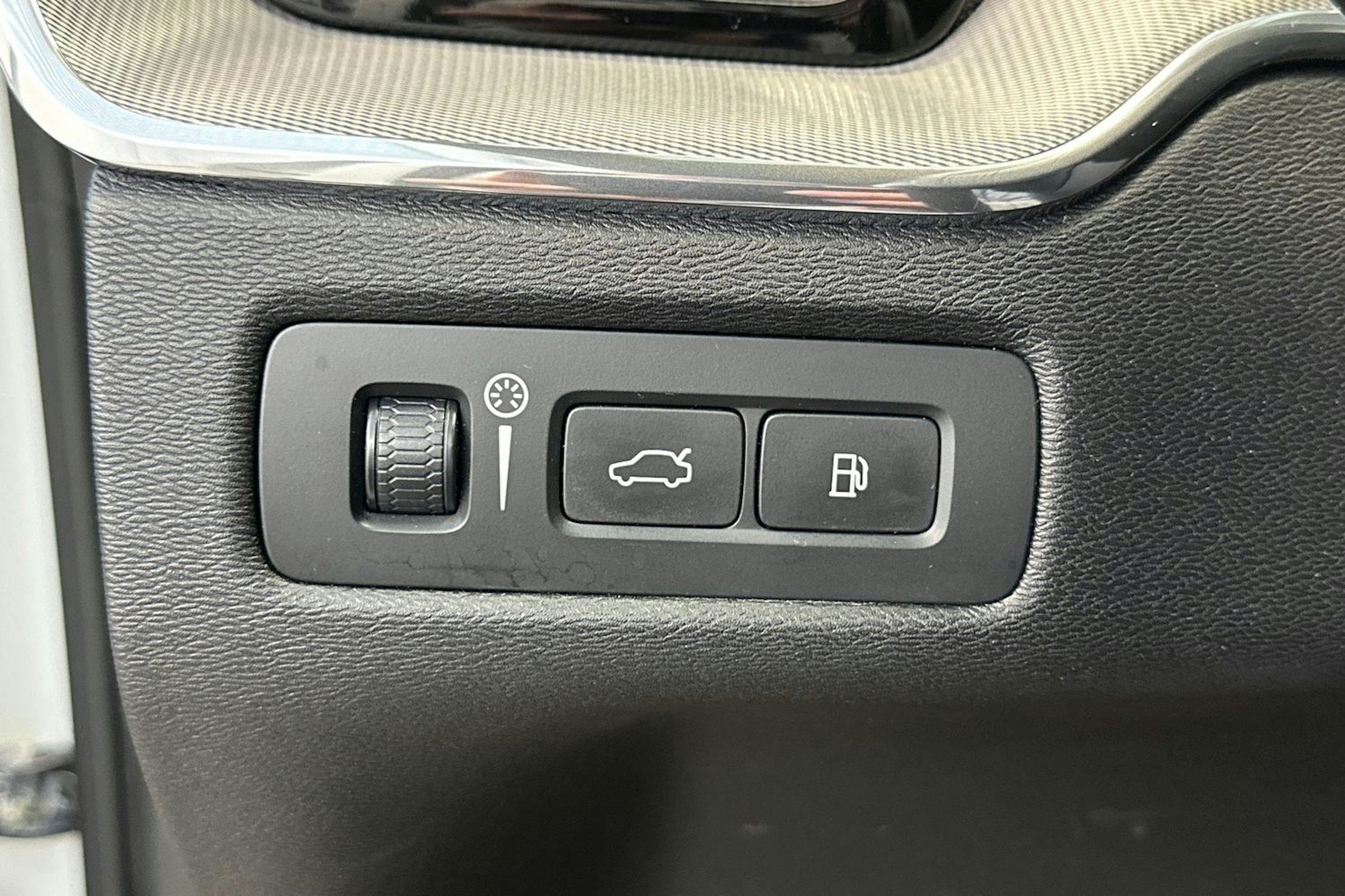 Valkoinen Volvo XC60 2018 kuva 15.