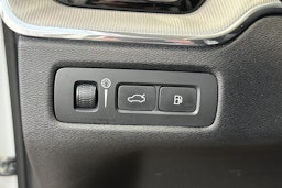 Valkoinen Volvo XC60 2018 kuva 15.