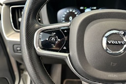 Valkoinen Volvo XC60 2018 kuva 16.