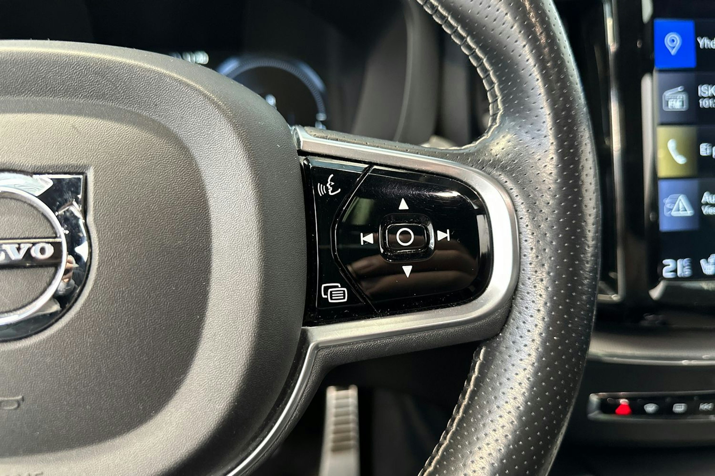 Valkoinen Volvo XC60 2018 kuva 17.