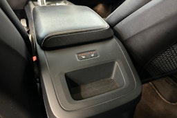 Valkoinen Volvo XC60 2018 kuva 22.