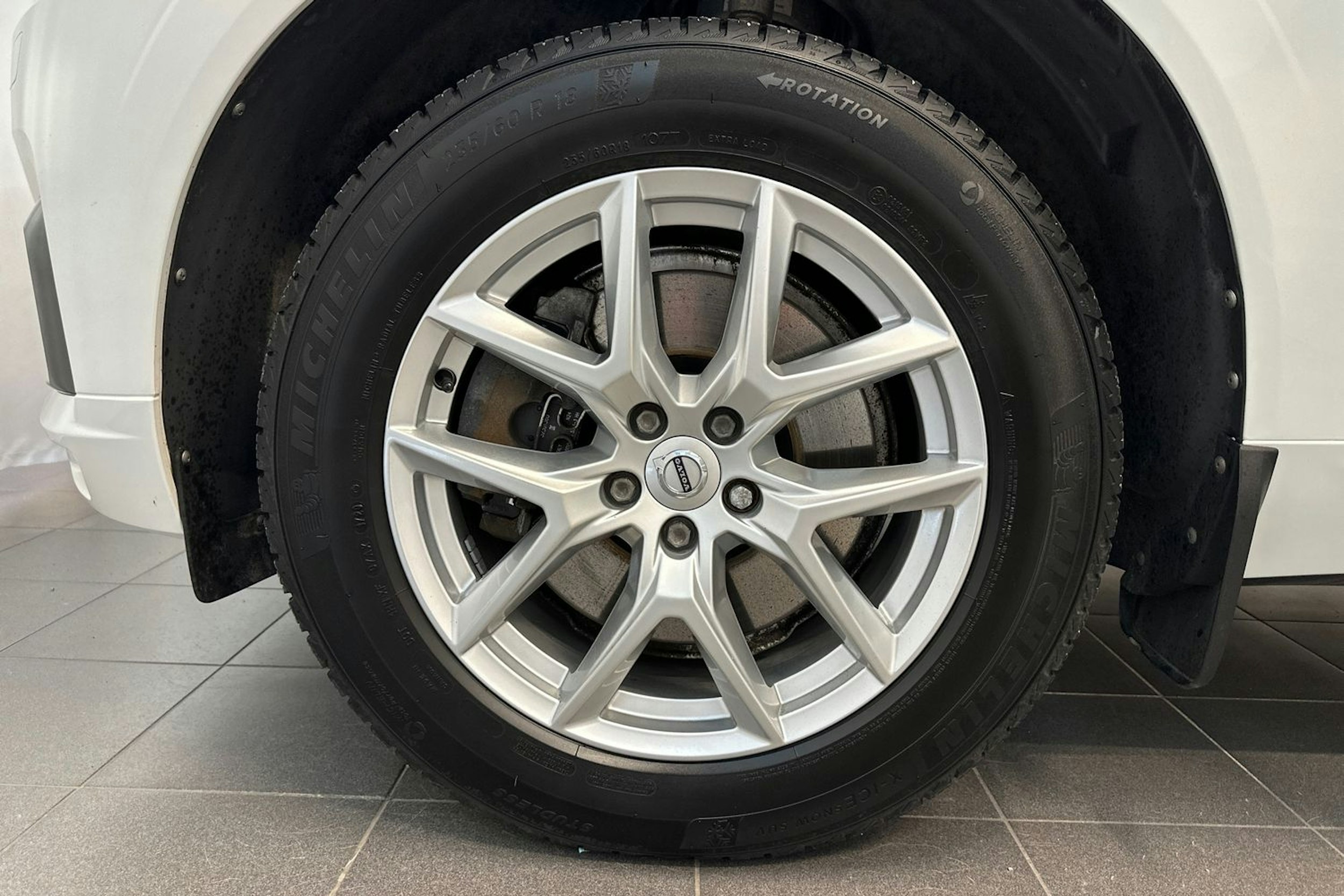 Valkoinen Volvo XC60 2018 kuva 24.