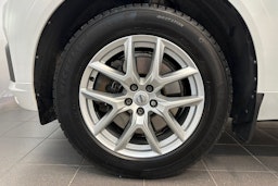 Valkoinen Volvo XC60 2018 kuva 24.