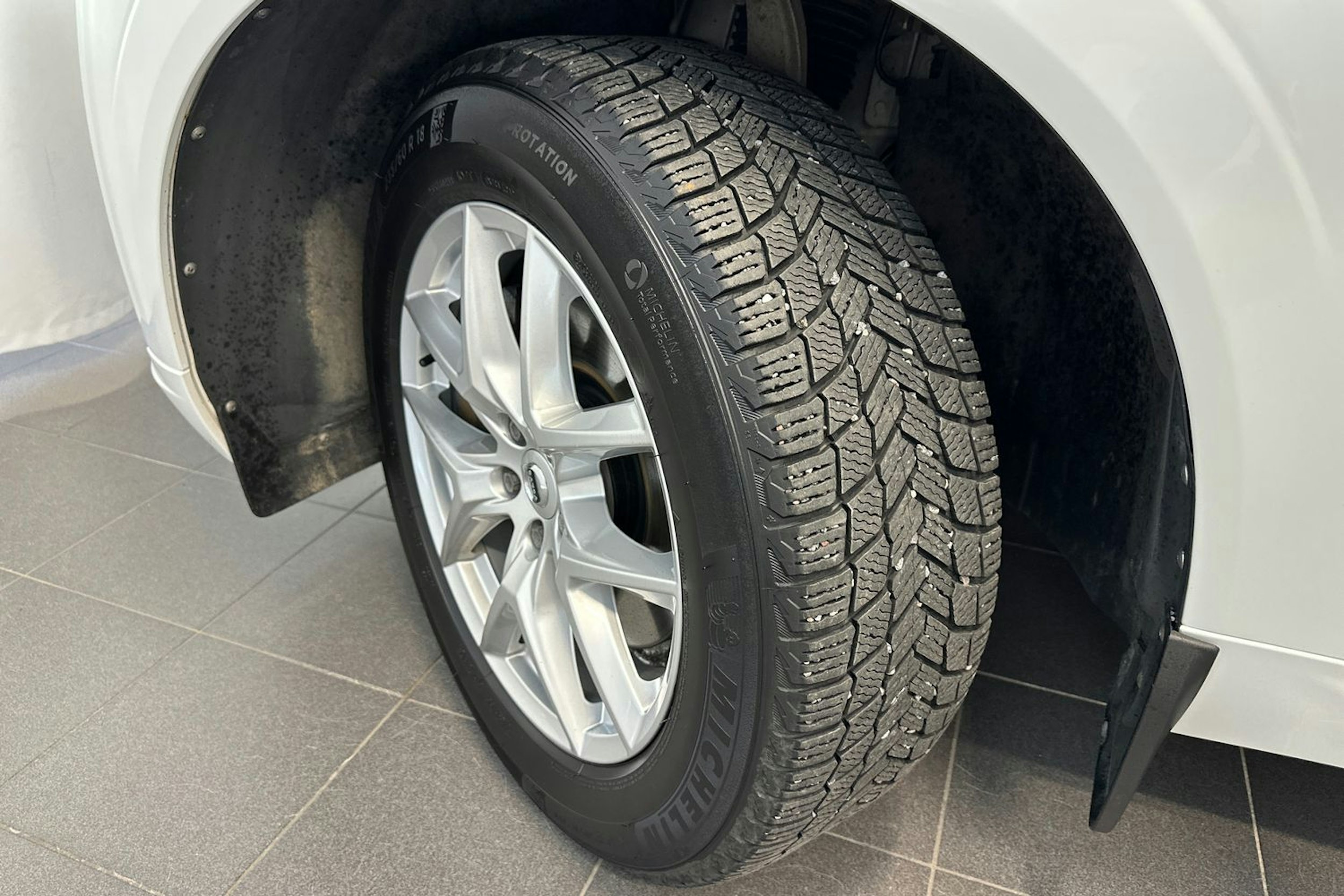 Valkoinen Volvo XC60 2018 kuva 25.