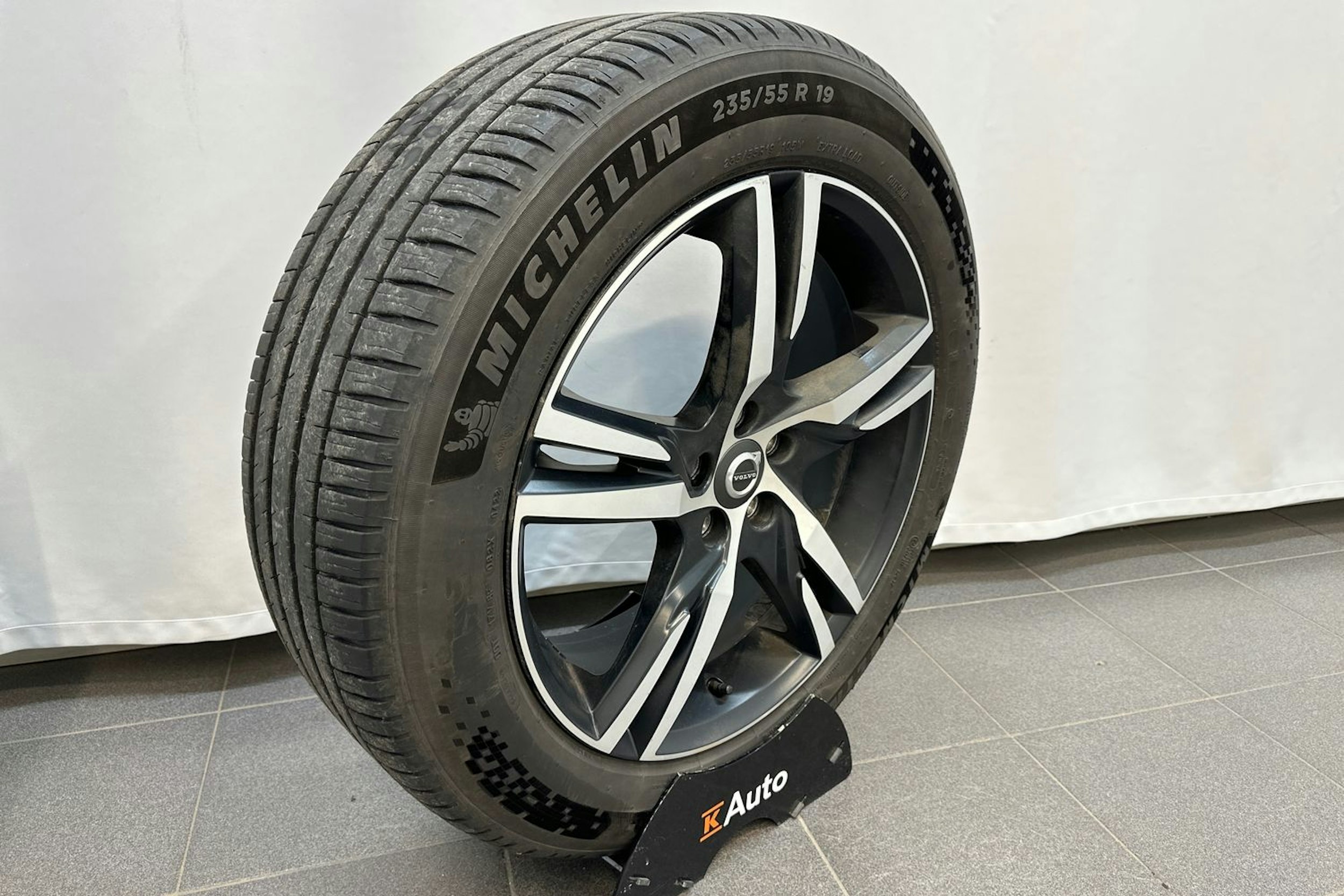 Valkoinen Volvo XC60 2018 kuva 26.