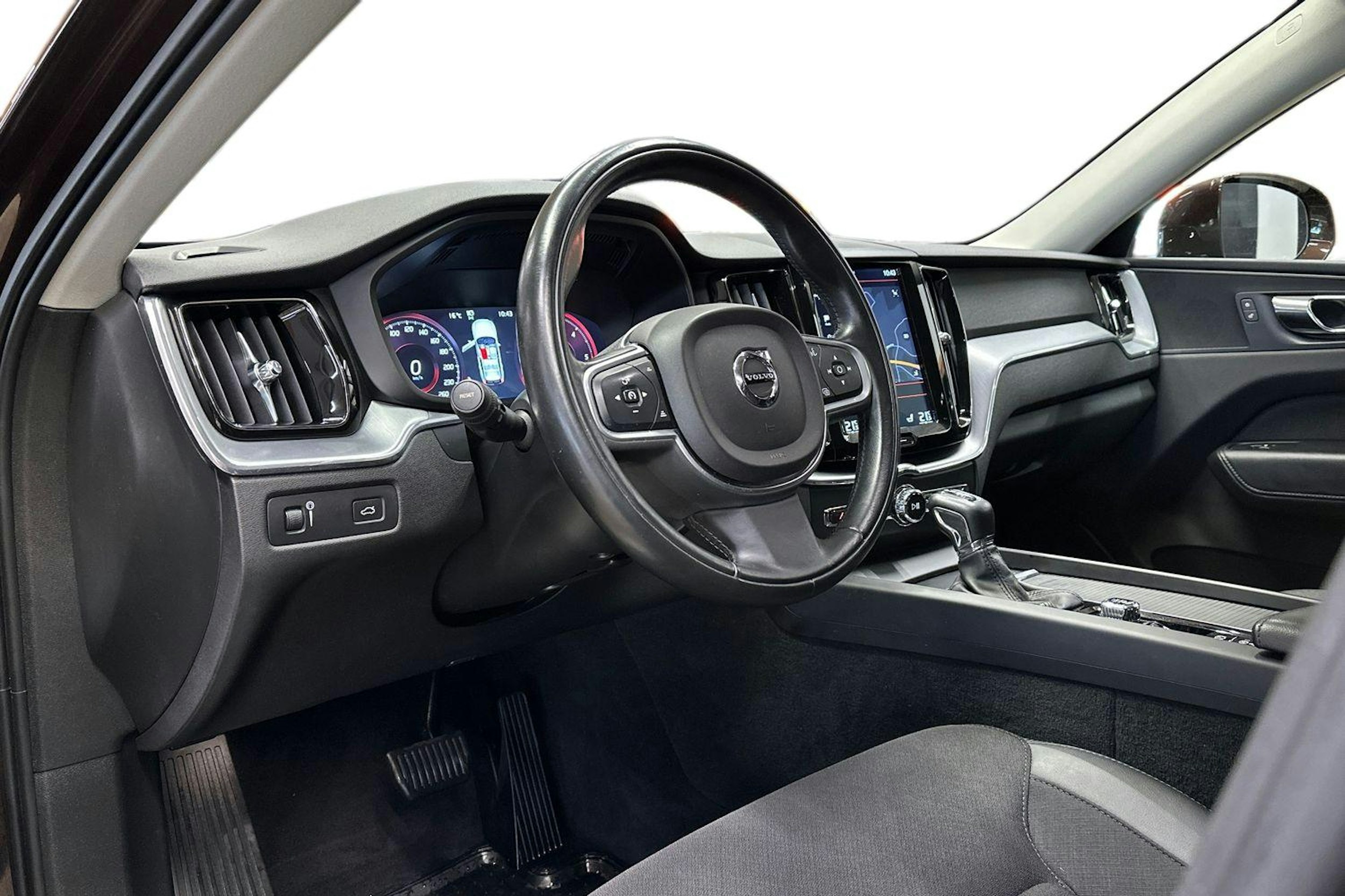 ruskea (beige) Volvo XC60 2018 kuva 6.