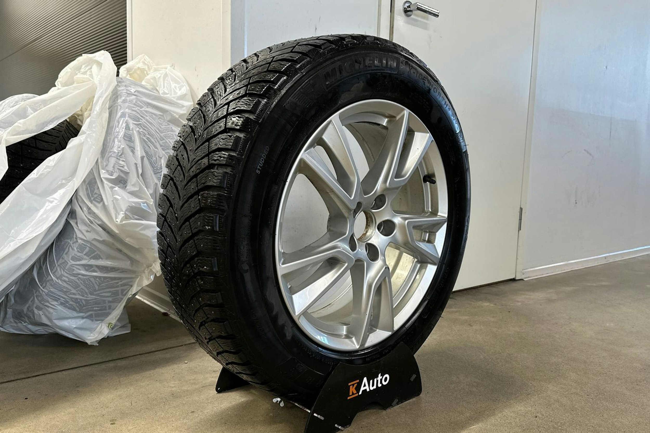 ruskea (beige) Volvo XC60 2018 kuva 10.