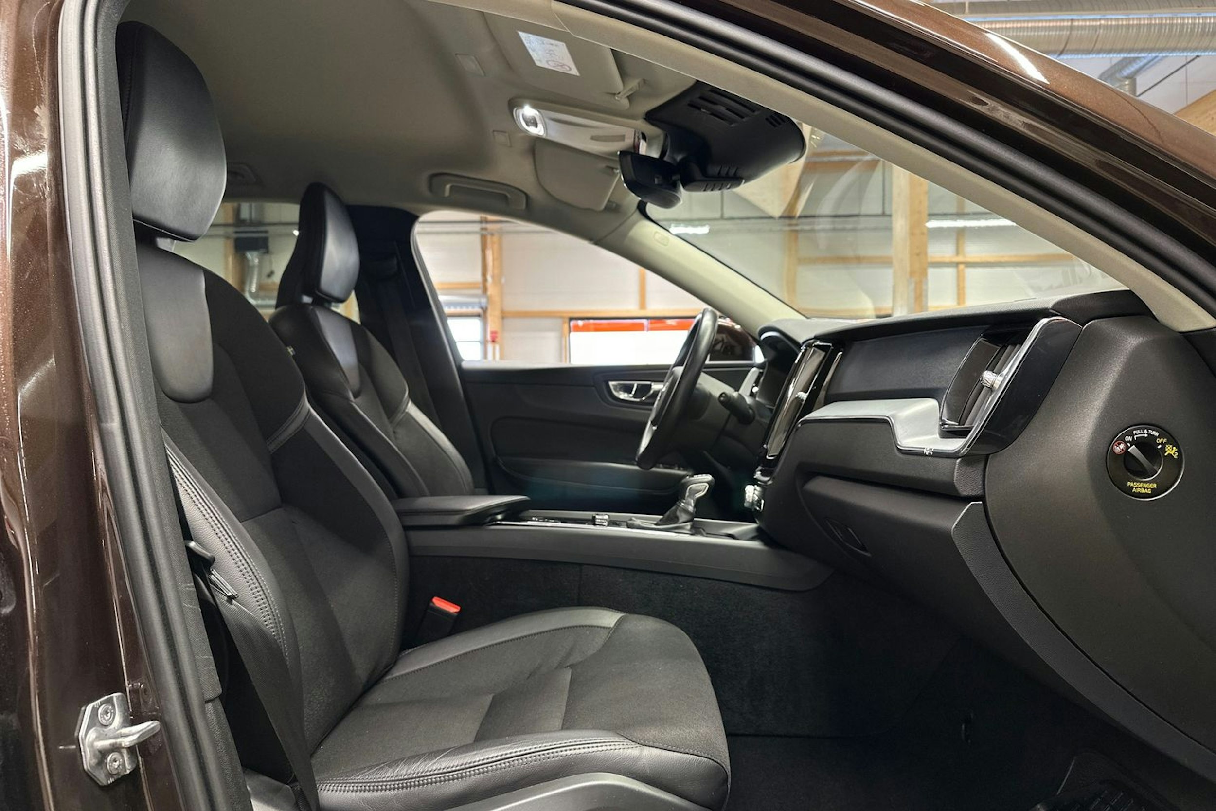 ruskea (beige) Volvo XC60 2018 kuva 12.