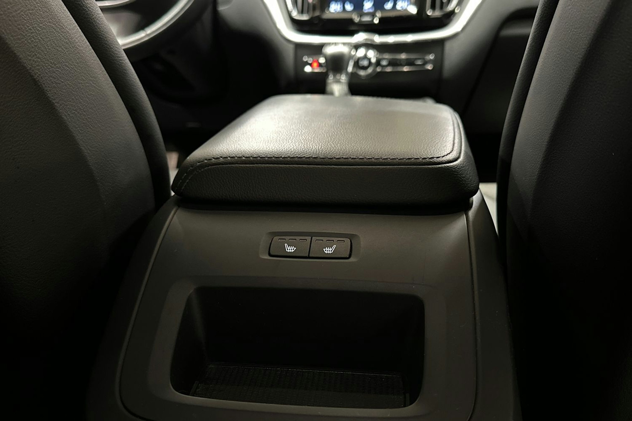 ruskea (beige) Volvo XC60 2018 kuva 14.