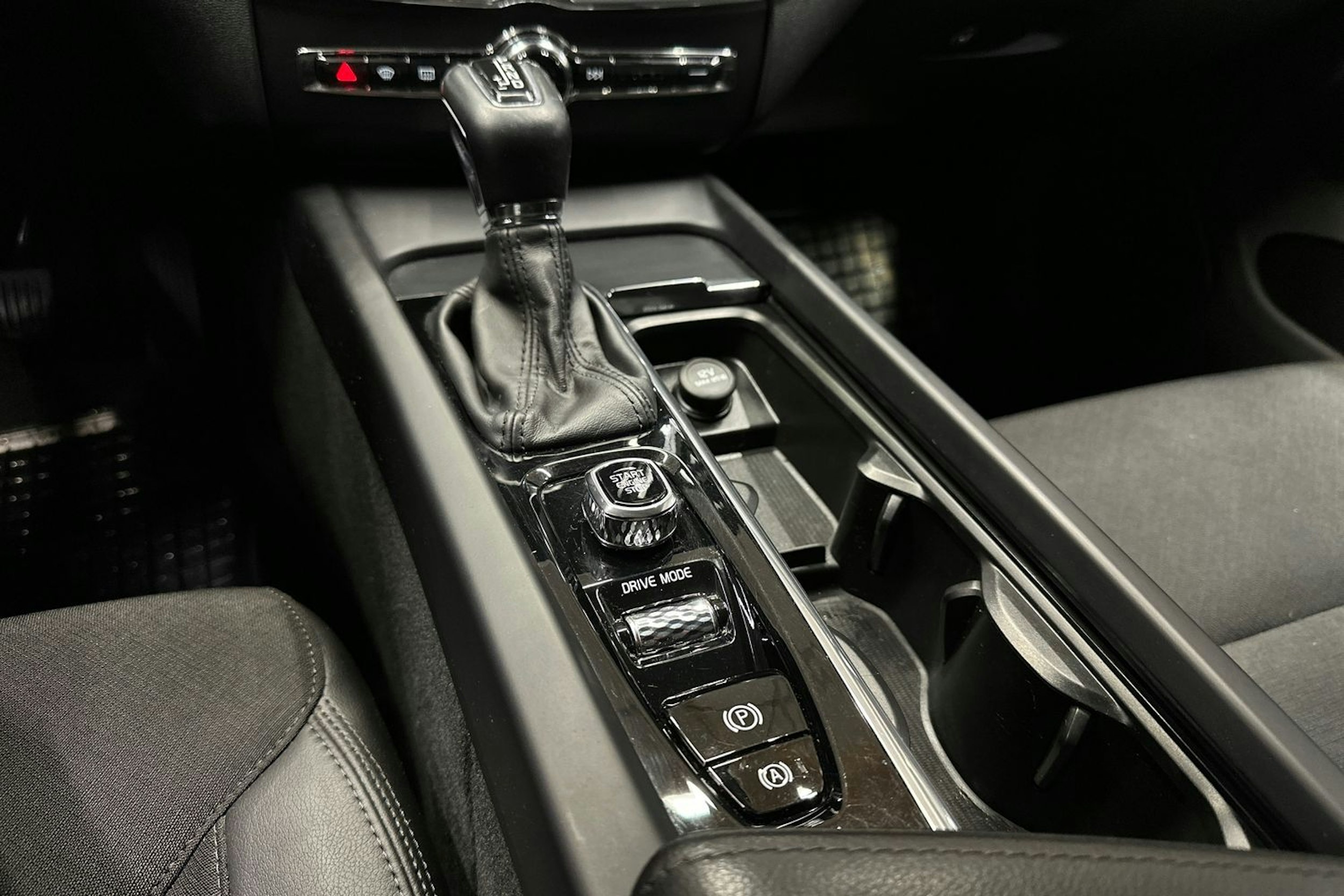 ruskea (beige) Volvo XC60 2018 kuva 19.