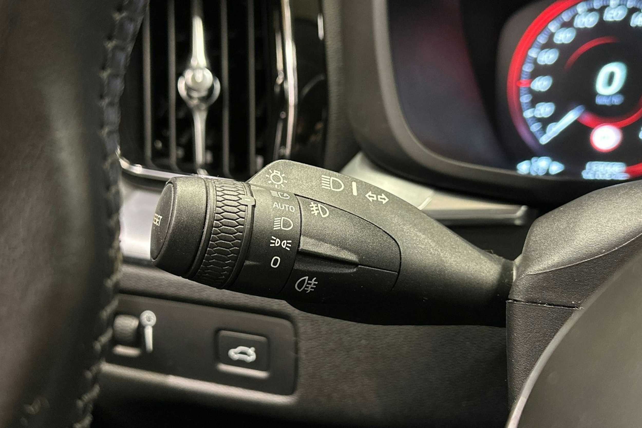 ruskea (beige) Volvo XC60 2018 kuva 23.