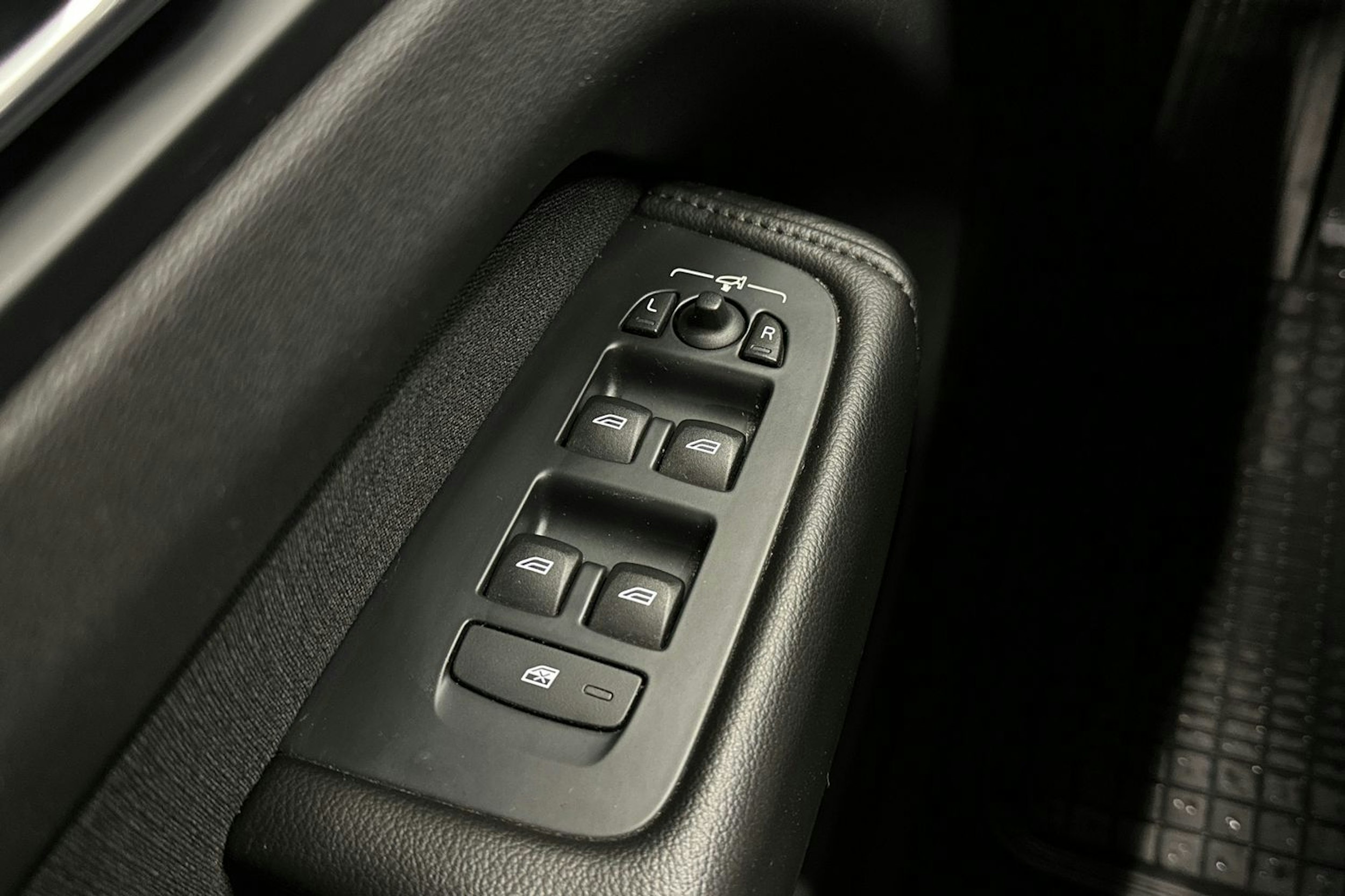 ruskea (beige) Volvo XC60 2018 kuva 25.