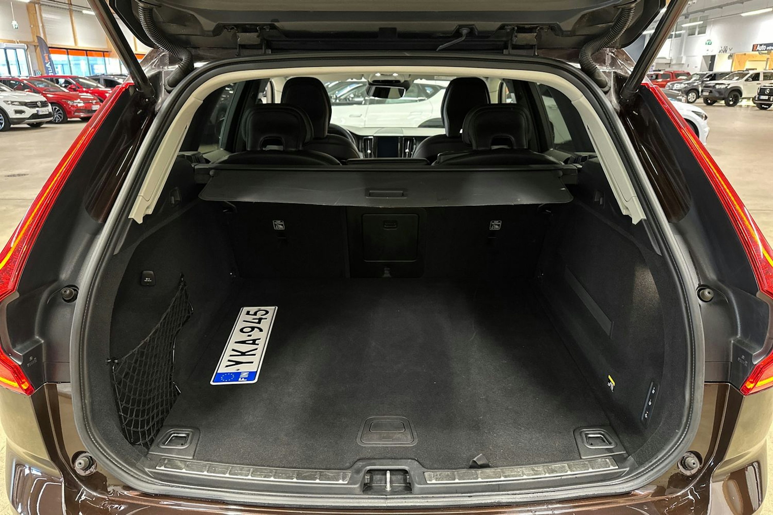 ruskea (beige) Volvo XC60 2018 kuva 26.