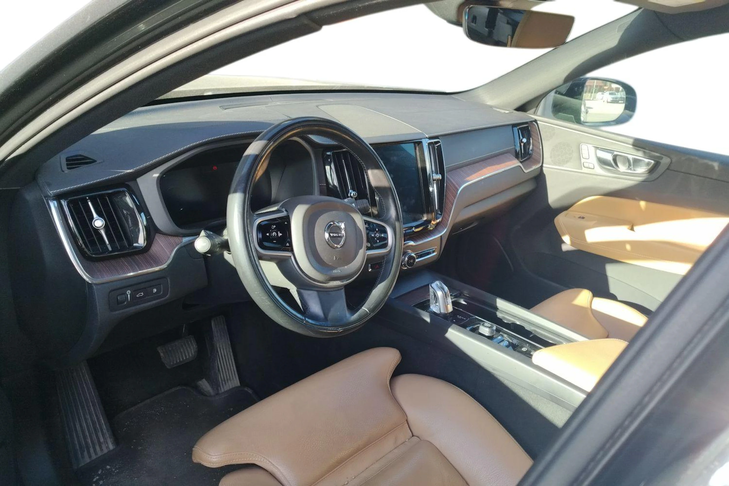 musta Volvo XC60 2018 kuva 3.