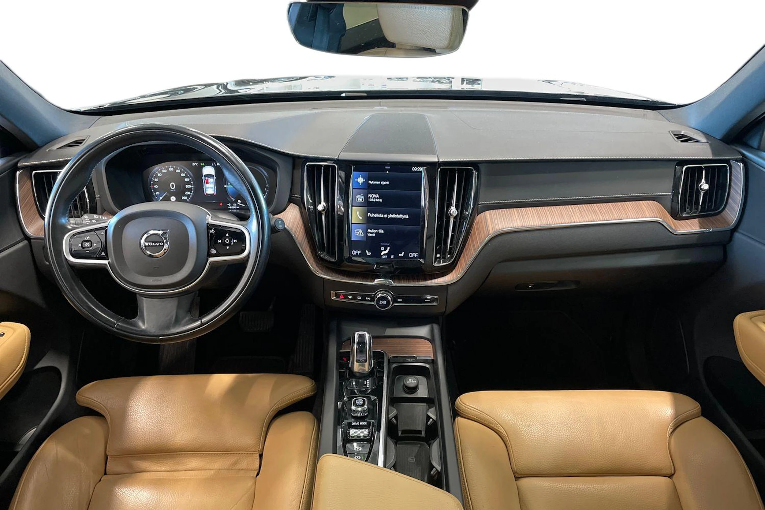 musta Volvo XC60 2019 kuva 7.