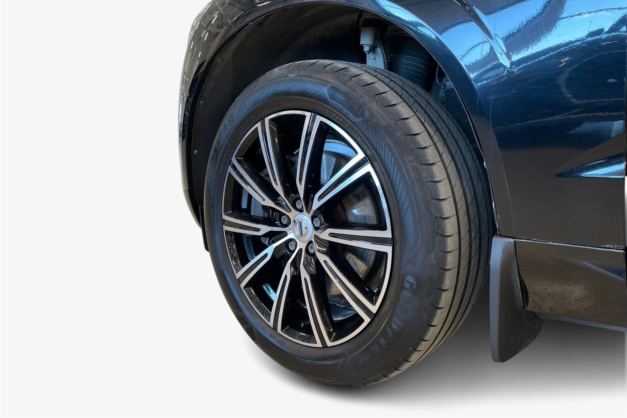 musta Volvo XC60 2019 kuva 9.