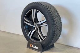 musta Volvo XC60 2019 kuva 10.