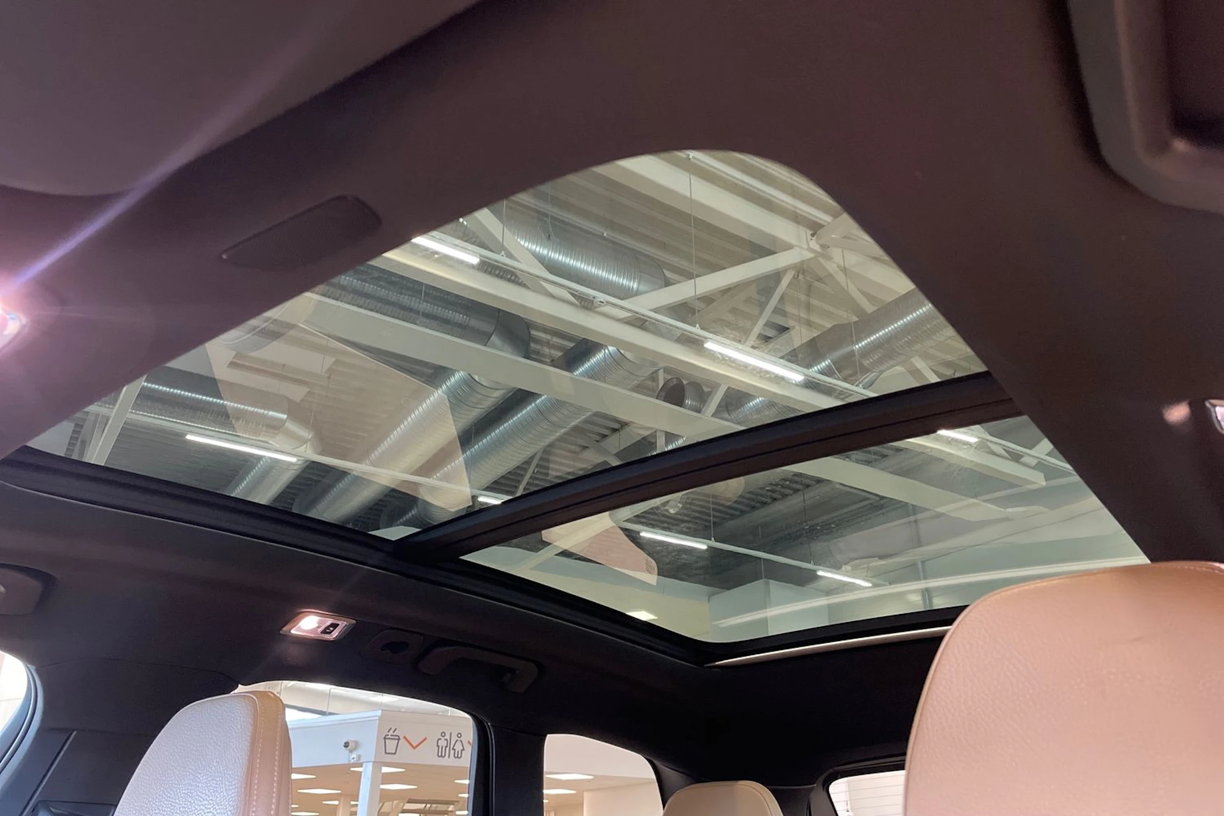 musta Volvo XC60 2019 kuva 13.