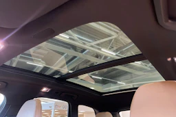 musta Volvo XC60 2019 kuva 13.
