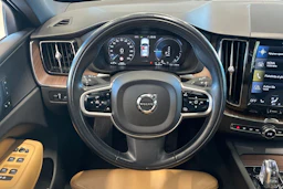 musta Volvo XC60 2019 kuva 14.