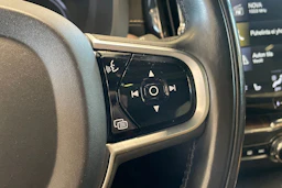 musta Volvo XC60 2019 kuva 15.