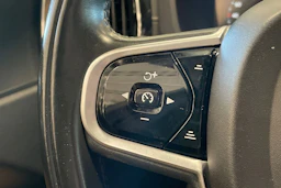 musta Volvo XC60 2019 kuva 16.