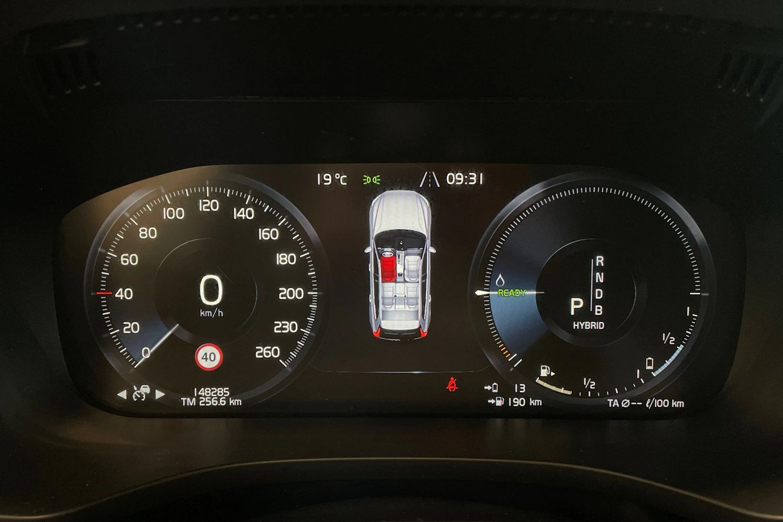 musta Volvo XC60 2019 kuva 17.