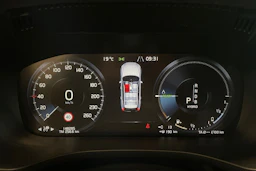 musta Volvo XC60 2019 kuva 17.
