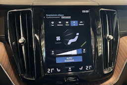 musta Volvo XC60 2019 kuva 21.