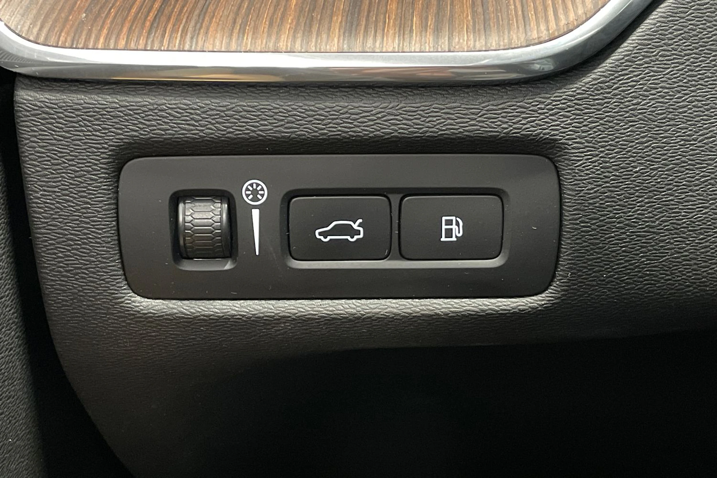 musta Volvo XC60 2019 kuva 26.