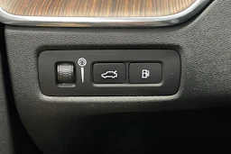 musta Volvo XC60 2019 kuva 26.