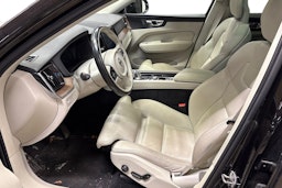 musta Volvo XC60 2018 kuva 3.