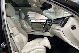 musta Volvo XC60 2018 kuva 14.